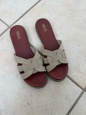 MIA Beige Woven Slide Sandals with Burgundy Footbed